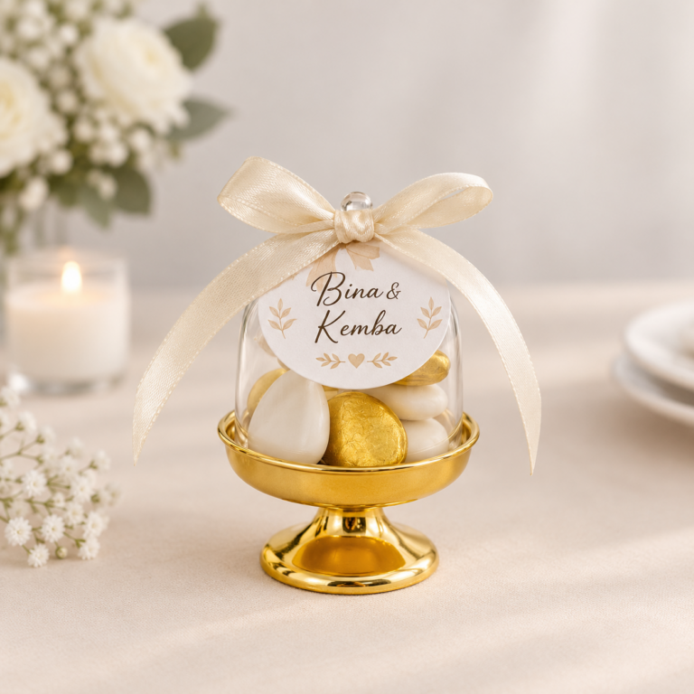 Bonbonnière mini cloche dorée personnalisée avec ruban et dragées, cadeau d’invités de mariage