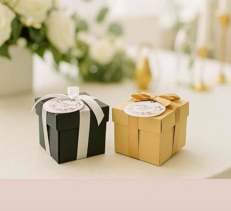 Bonbonnières cube en carton noir et doré personnalisées, cadeaux d’invités de mariage